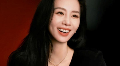 「台灣媳婦」劉詩詩美到像AI!性感黑色深V配耀眼珠寶對鏡頭狂放電