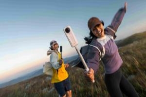 DJI、Insta360 迷你相機對決！超小機身僅 165g 重　最高 8K 畫質