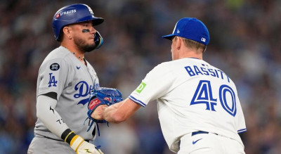 MLB道奇Rojas關鍵轟追平！眼尖發現戴「幸運草項鍊」來自這個品牌