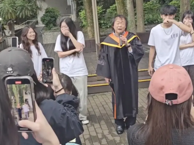 王世堅開金口唱「沒出息」校園掀轟動！學生嗨翻：原版來了