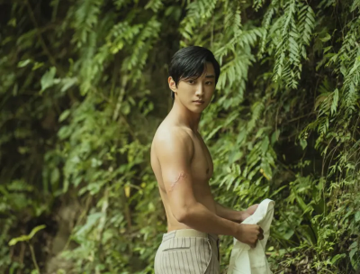 振永脫了！抖大胸肌超吸睛　《那張照片裡的我們》首映開賣就秒殺