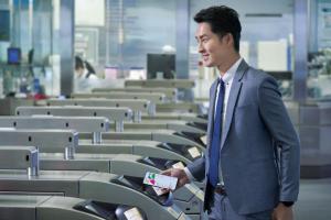 不用帶悠遊卡了！明年起用手機、手錶有 6 種方式能搭捷運