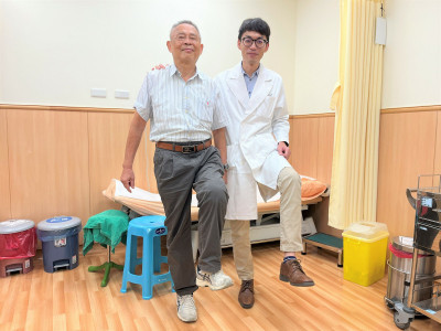 77歲老翁更換人工膝關節後走路歪斜疼痛 經台中慈濟關節中心翻修手術才改善