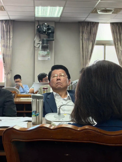 審反年改案「這立委」竟睡翻！媒體人一句話酸爆
