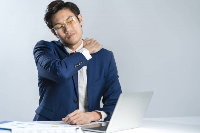 肩頸卡卡好緊繃 中醫教4穴位舒緩痠痛