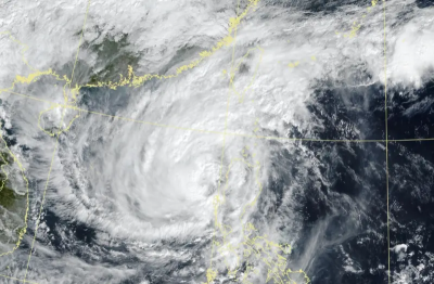 鳳凰颱風來襲！屋損、車泡水怎麼辦　快檢視有無加保颱風洪水險