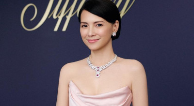 李心潔一拿麥克風就問：有看《回魂計》嗎？披「豪宅級珠寶」現身台北