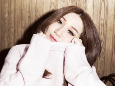 賭王千金何超盈變身何博士！學霸名媛為畢業生慶祝：我們做到了