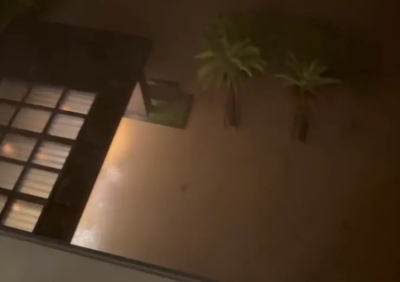 宜蘭蘇澳淹水眺望視角「汪洋一片」！飯店地下室水狂灌　遊客傻眼