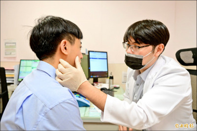 高三生熬夜 狂冒青春痘 藥物、調整作息 「戰痘」成功