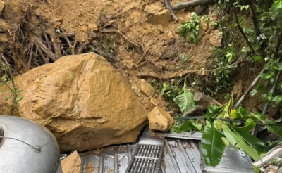 鳳凰颱風豪雨釀災！基隆10噸巨石砸穿民宅屋頂　住戶洗澡驚慌逃命