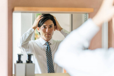 假髮越戴越禿？  醫揭四大機制害毛囊加速死亡