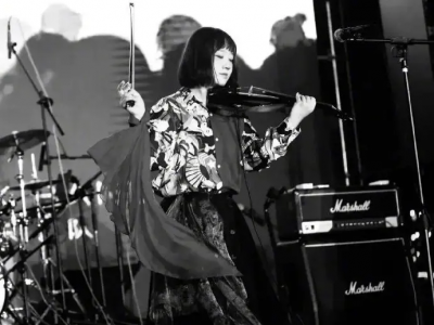 樂迷悲慟！遭電動座椅架「擠壓斷肋骨」中國樂隊女主唱去世