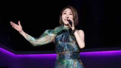 李翊君驚喜現身！民歌50台中場落幕　千人合唱〈萍聚〉淚灑現場