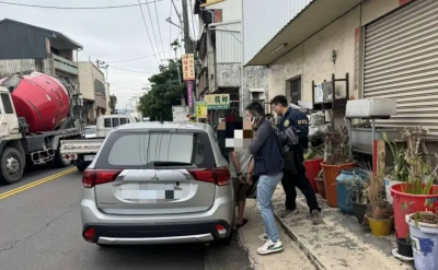 彰化女騎士等紅燈遭轎車高速撞死！駕駛輾完人逃亡　山間棄車遭逮