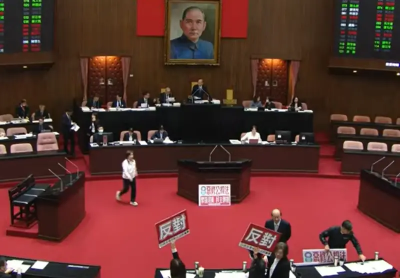 放棄抵抗？藍白主導三讀通過「公投綁大選」　高達7名綠委未投票