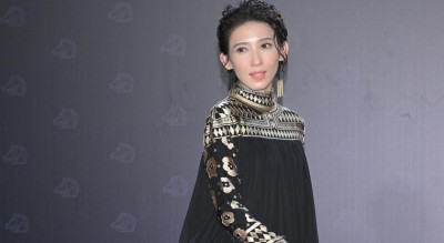 金馬62》戴佩妮披刺繡咖啡色禮服亮相紅毯！《地母》入圍歌曲成焦點