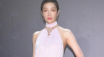 金馬62》蔡淑臻粉紅禮服如仙女下凡！披超巨大靈蛇項鍊超霸氣吸睛