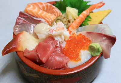 全民挺日！外交部貓咪梗圖「您好我喫一點！」刷一排日料奇觀