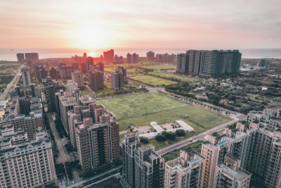 建商老闆看房市還會跌幾年！遠銀總座稱緩跌拖更久　也不適合進場