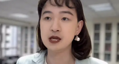 徐薇兒子長大了！江大成扮母30年前清純樣　被讚：不只模仿還超越