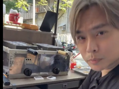 本土男星路邊賣雞蛋糕被酸落魄！昔為節目整形、轉戰幕後月入10萬