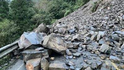 太平山聯外道路邊坡崩塌搶通　園區8日延至上午8時開園