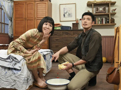 《寶島西米樂》何宜珊閨房情趣曝光　老公幫洗腳害羞：我先擦一下