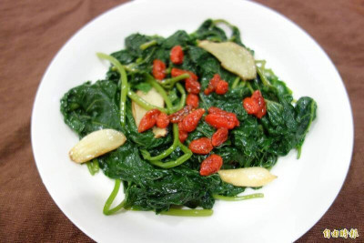 地瓜葉助控糖是天然「瘦瘦菜」 營養師教綠拿鐵食譜