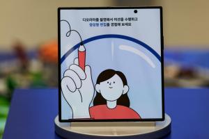 應戰摺疊iPhone！三星神祕新機現蹤、全新寬螢幕外型曝光