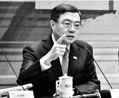 深夜有感發文　卓榮泰PO黑白照片：拚了命也要阻止任何違憲行為