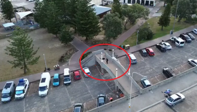 澳洲槍擊案警方與槍手駁火！無人機空拍畫面曝　奪槍白衣男也中彈