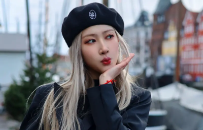 中國Ros&eacute;快閃店竟找「山寨版」站台！還幫簽名合照　把自己當主角