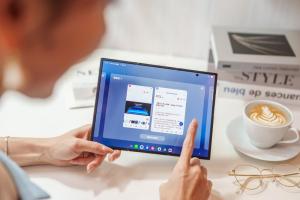 台灣最貴 9 萬元手機手滑代價驚人！換螢幕可買一支 iPhone 17 Pro