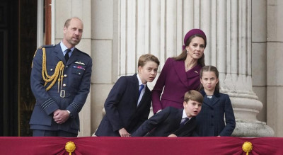 威廉王子公開耶誕全家福照片！夏綠蒂公主好撒嬌 路易王子缺牙還是最萌