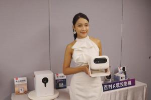 不只追劇還能K歌歡唱！OVO推出全新小天王U11行動投影機