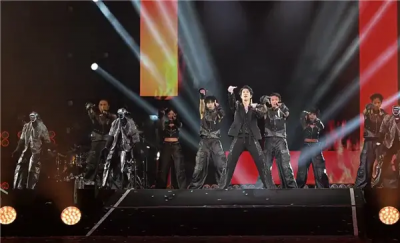 王力宏和6台AI機器人共舞！後空翻＋穩穩落地　馬斯克大讚不得了