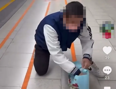 黃媽媽私房雞肉員工模仿張文！拍片學丟煙霧彈遭炎上　老闆道歉了