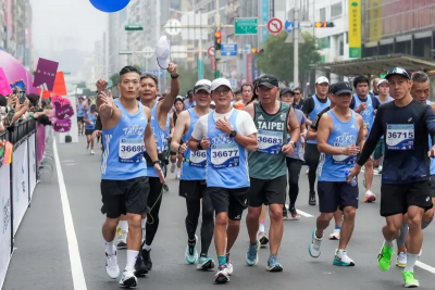 12度跑台北馬！蔡明忠腿抽筋照達標完賽　但坦言應是最後一次參加