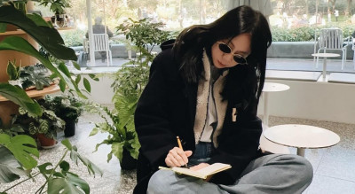 陳綺貞街拍太仙看不出50歲！咖啡店寫筆記引爆回歸期待 樂迷敲碗想偷看