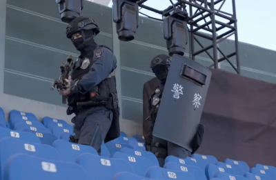 五月天今晚開唱維安升級！特勤、偵爆犬進駐畫面曝光：全心守護你