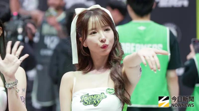 三上悠亞太夯！籃球賽變成攝影大會　粉絲搶拍喊：老婆不要看