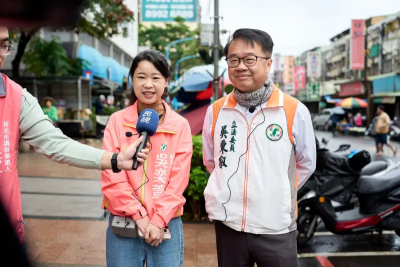 吳秉叡陪同吳奕萱掃街拜票！吳思瑤喊：她從團隊畢業了