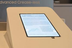 蘋果摺疊iPhone無摺痕螢幕曝光了！疑悄悄公開現身2026 CES