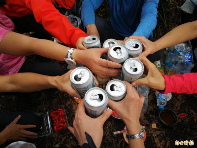 美國飲食指南未設飲酒上限 專家：台灣近半酒精代謝差 超越全球