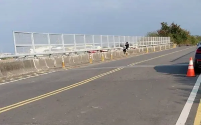 國道1號安全網被剪破！國道警認「剪洞做違規攝像頭」　縣府回應