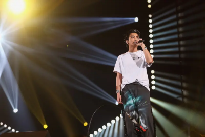 Toro變身雪天使重現經典！女主角王宇婕台下力挺　Energy掀回憶殺