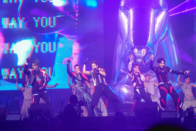 Energy身穿超能騎士勁裝登場！5米銀馬霸氣震撼現身：就在這裡跳