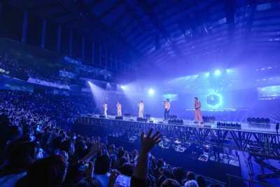 Energy五人加起來2百多歲！站上高台跳16蹲　粉絲嗨到最高點