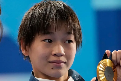 全紅嬋變美了！留飄逸長髮比臉頰愛心　粉絲驚為天人：越來越正　